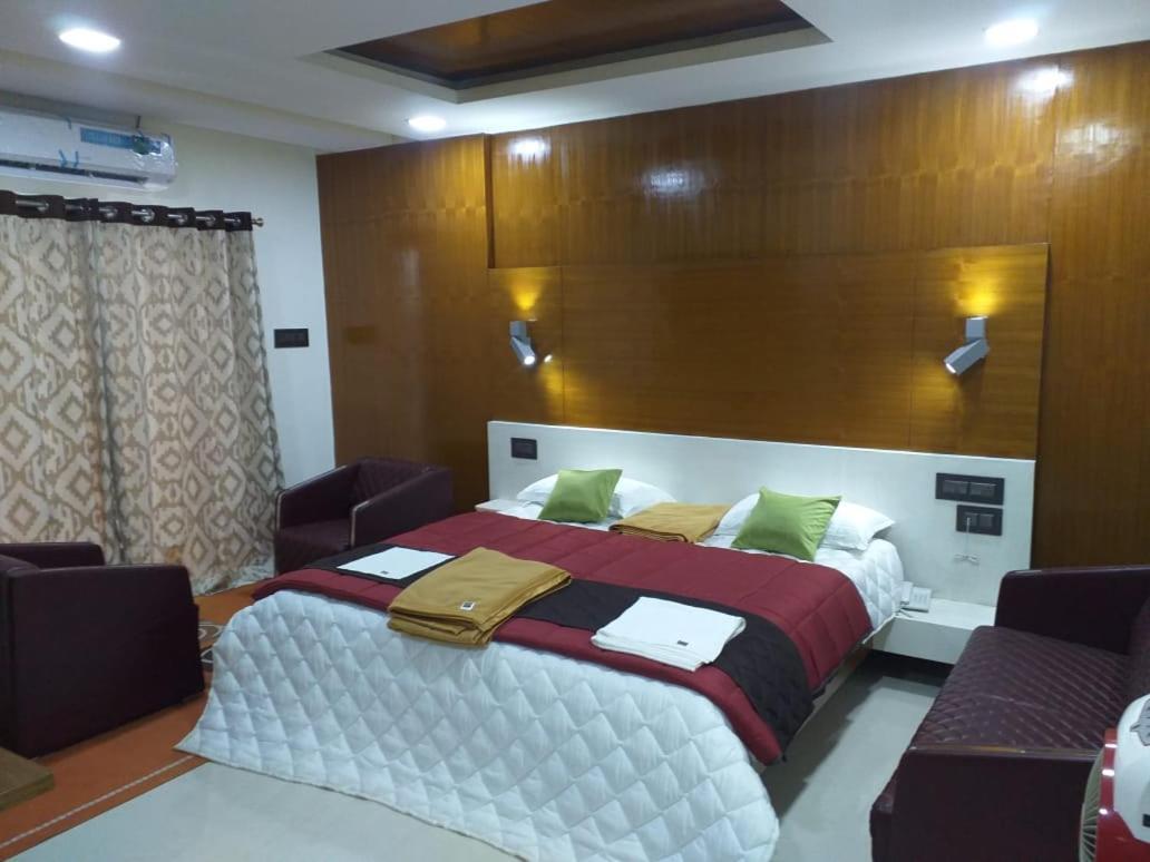Grand Meridian Vinnamangalam Extérieur photo
