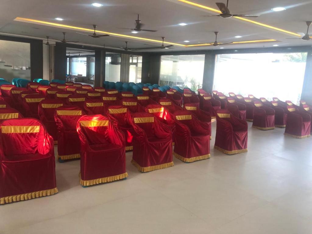 Grand Meridian Vinnamangalam Extérieur photo