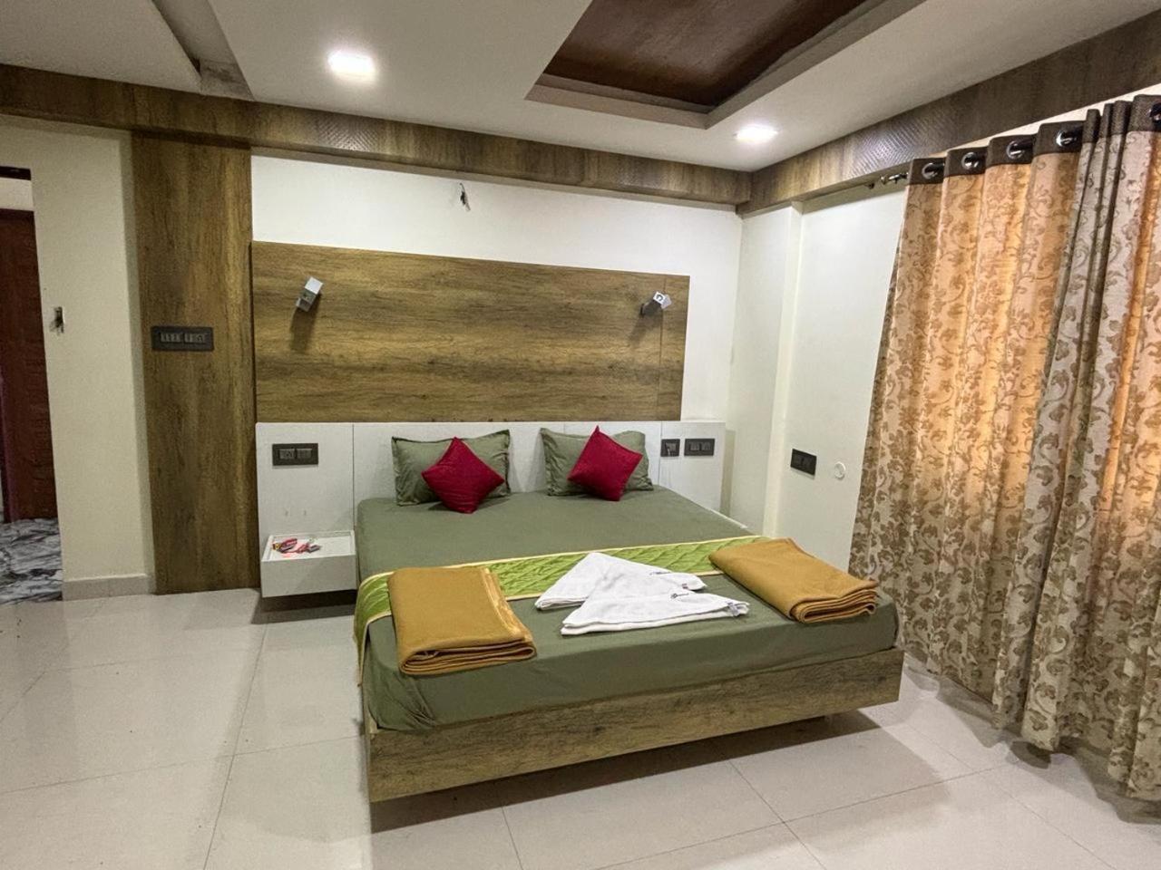 Grand Meridian Vinnamangalam Extérieur photo