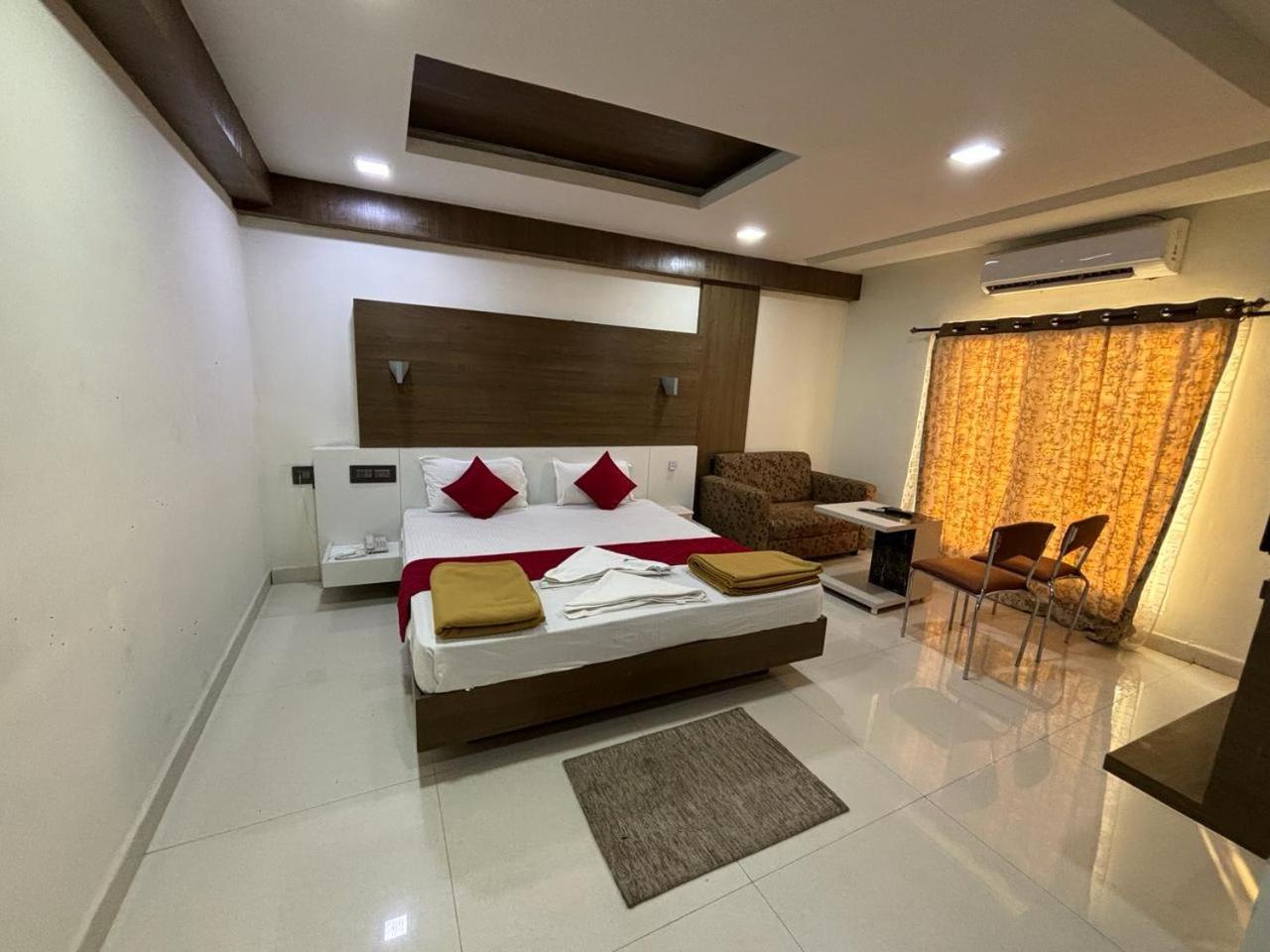 Grand Meridian Vinnamangalam Extérieur photo